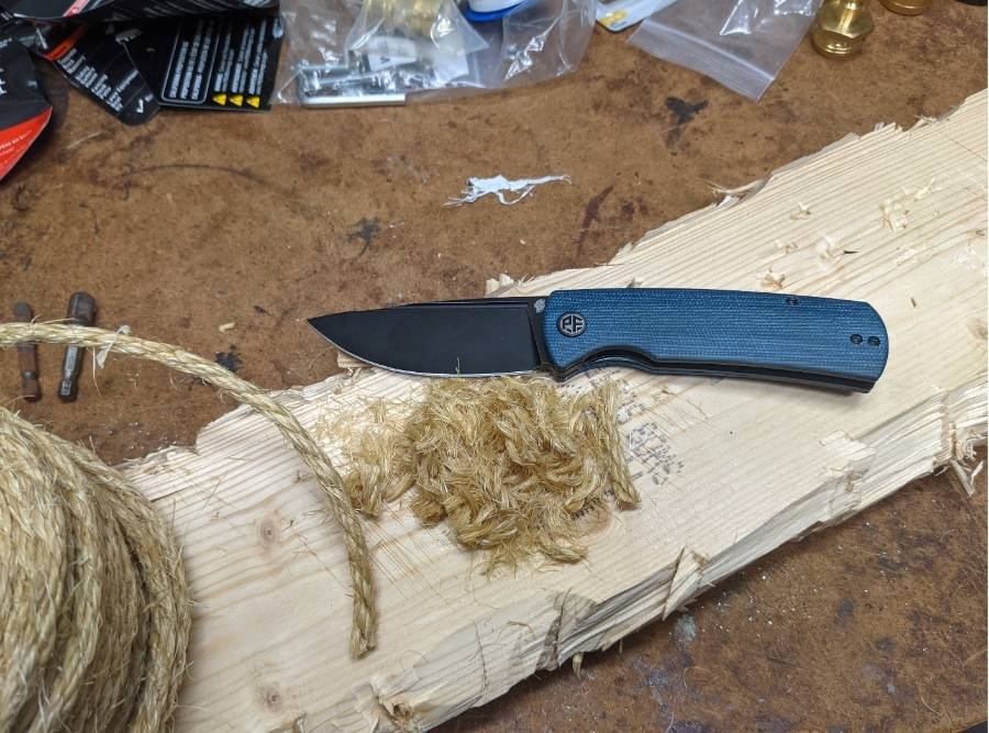 Petrified Fish Beluga PFP01 folding knife with black blade and blue handle tested on thick rope cutting task