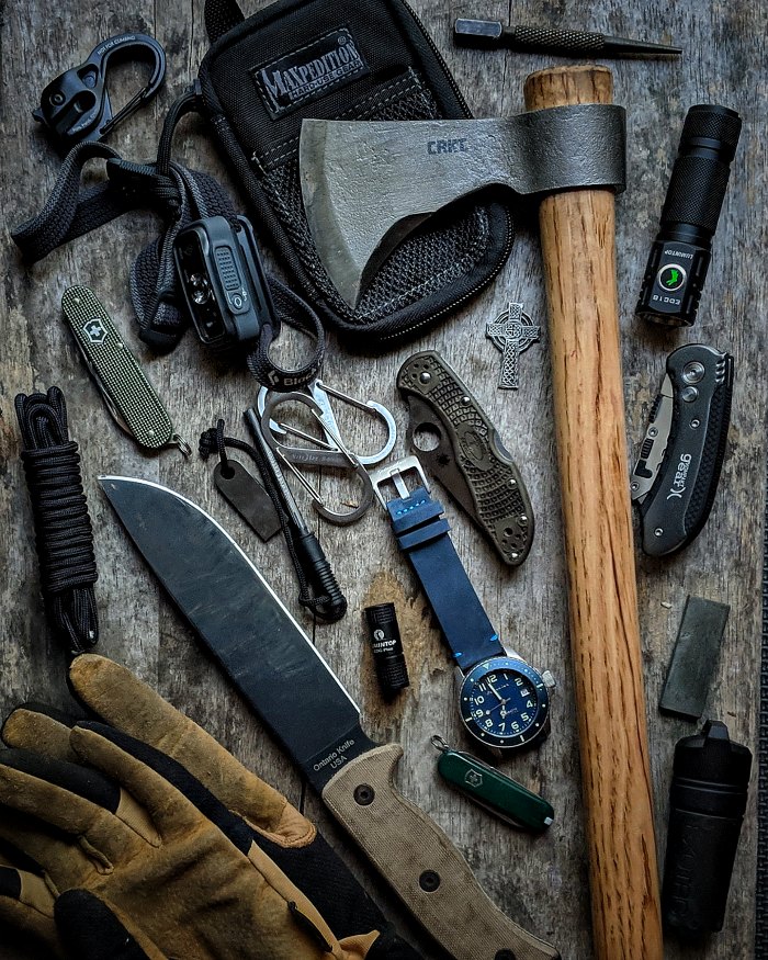 What-Does-A-Prepper-Carry-In-A-Bugout-Bag