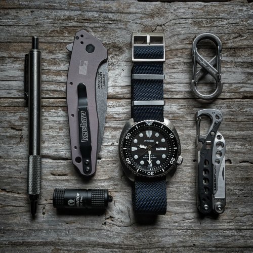 Minimal Flatlay Picture Advice